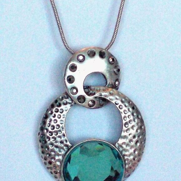 Lia Sophia Kiam Family Collection "Caleigh" Pendant Necklace, Cut Crystals, NWOT - Picture 4 of 10